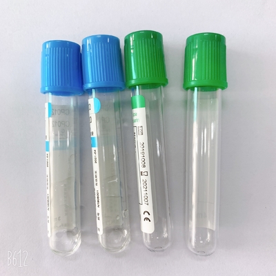 Cor azul do verde de garrafas da amostra de sangue do uso do laboratório médico para a coleção do sangue